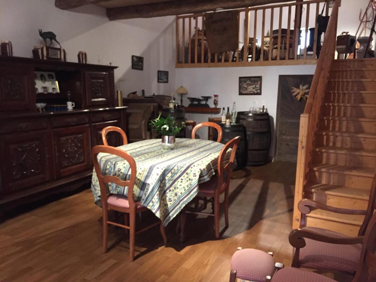 Vila Les Deux Licornes Anchenoncourt-et-Chazel Exteriér fotografie