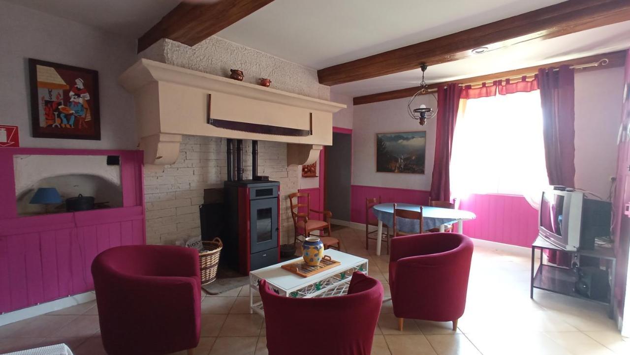 Vila Les Deux Licornes Anchenoncourt-et-Chazel Exteriér fotografie